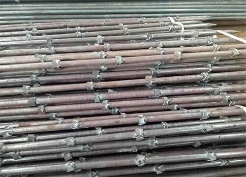 龙马潭隧道钢花管